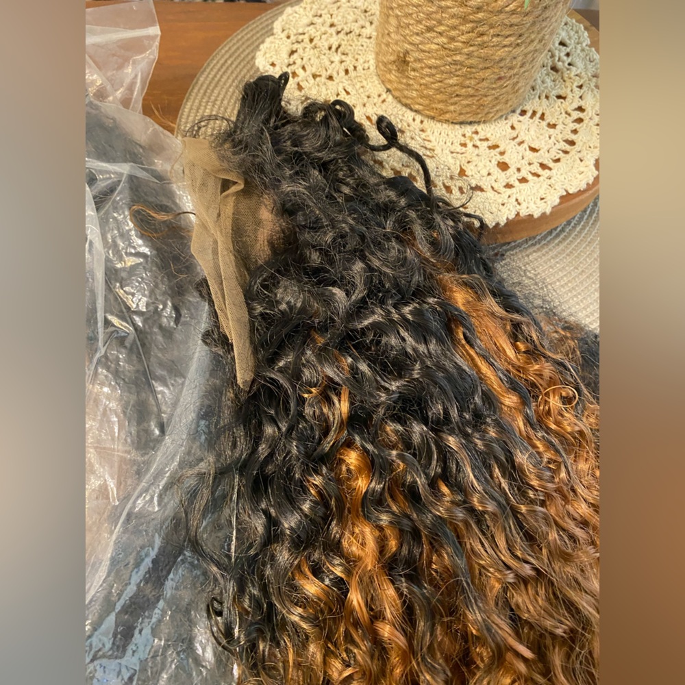 Synthetic wigs and hair pieces bundle lot - Picture 7 of 7